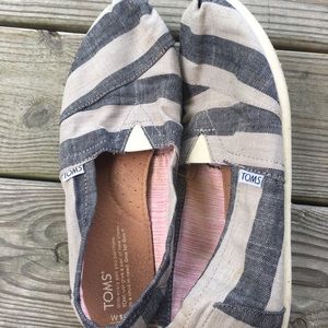 ❌SOLD❌ Toms stripes 10
